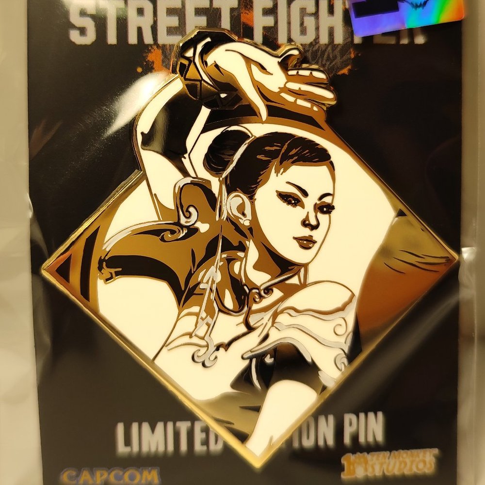 Street Fighter Chun Li Official Capcom Enamel Pin - Picture 2 of 3